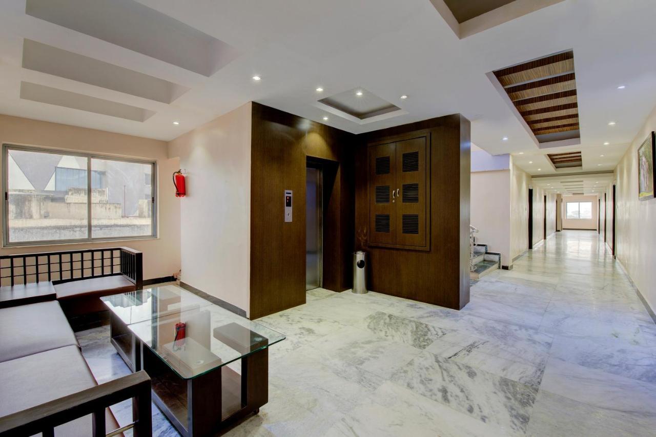 Oyo 1545 Hotel Shivani International Ahmedabad Luaran gambar
