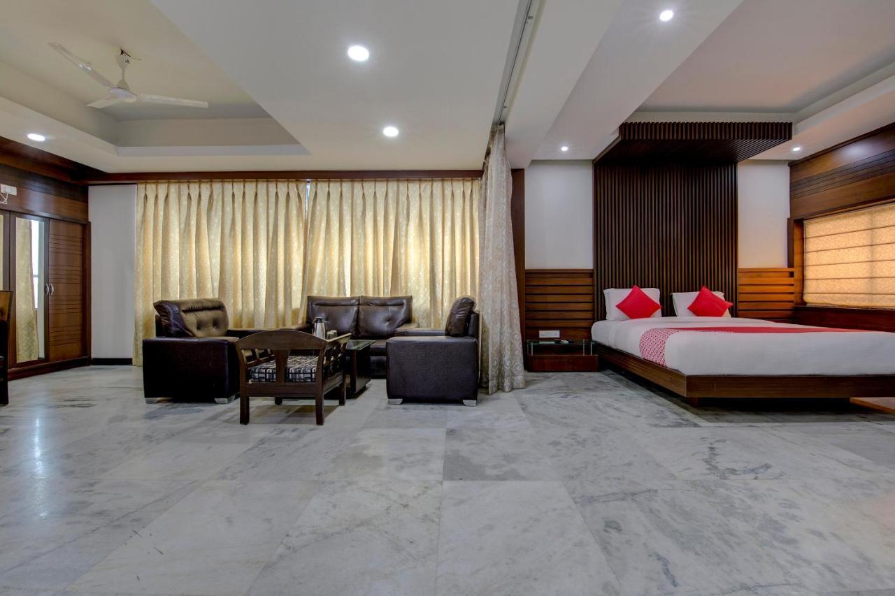 Oyo 1545 Hotel Shivani International Ahmedabad Luaran gambar