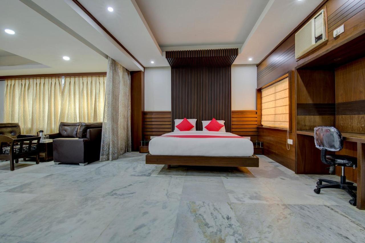 Oyo 1545 Hotel Shivani International Ahmedabad Luaran gambar
