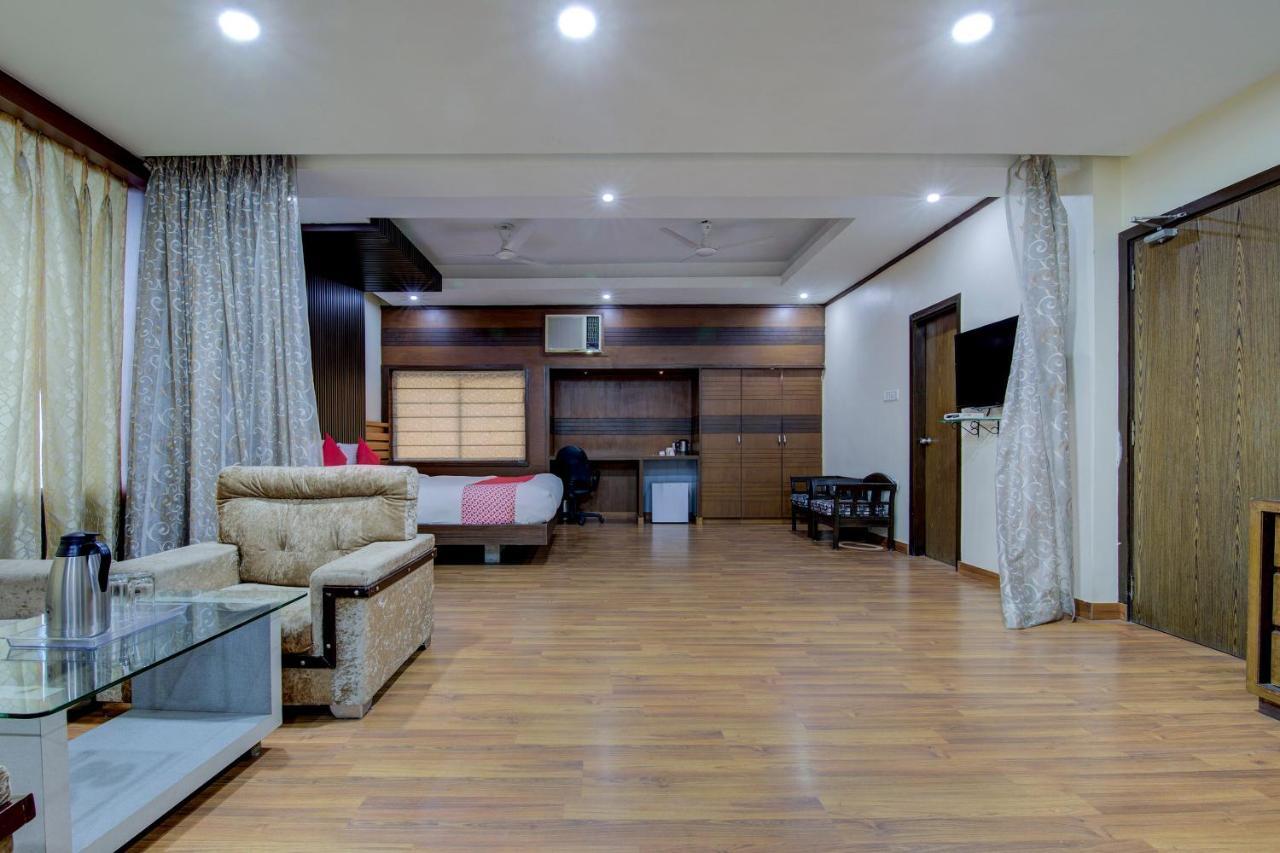 Oyo 1545 Hotel Shivani International Ahmedabad Luaran gambar