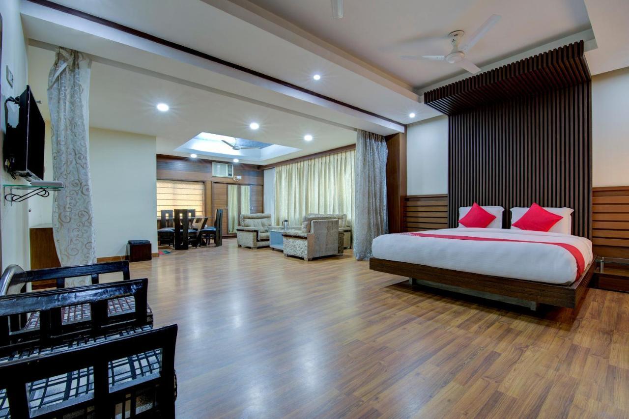 Oyo 1545 Hotel Shivani International Ahmedabad Luaran gambar