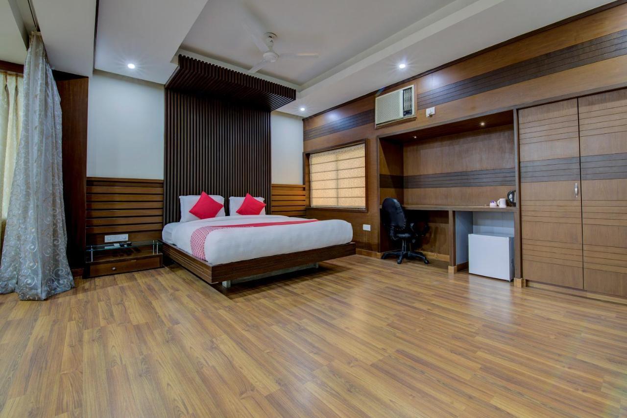 Oyo 1545 Hotel Shivani International Ahmedabad Luaran gambar