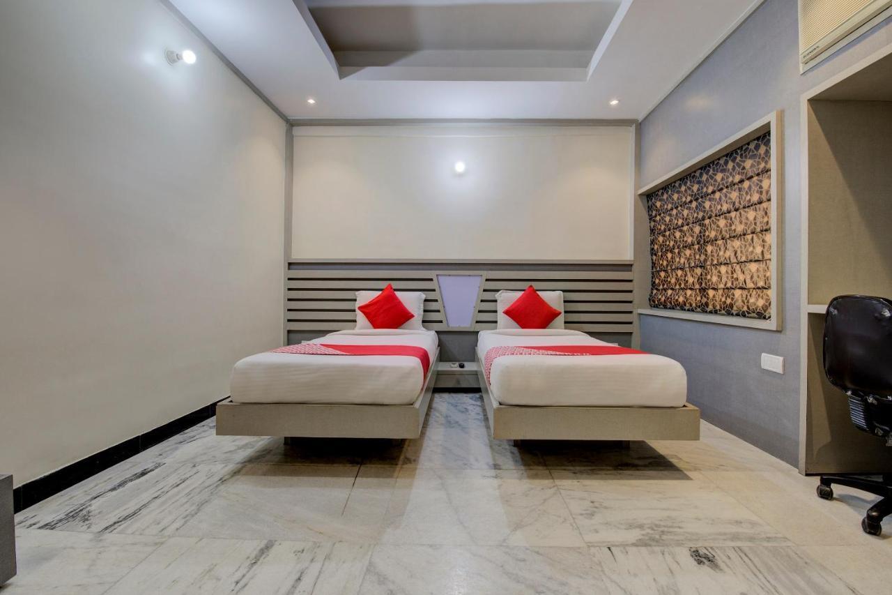 Oyo 1545 Hotel Shivani International Ahmedabad Luaran gambar