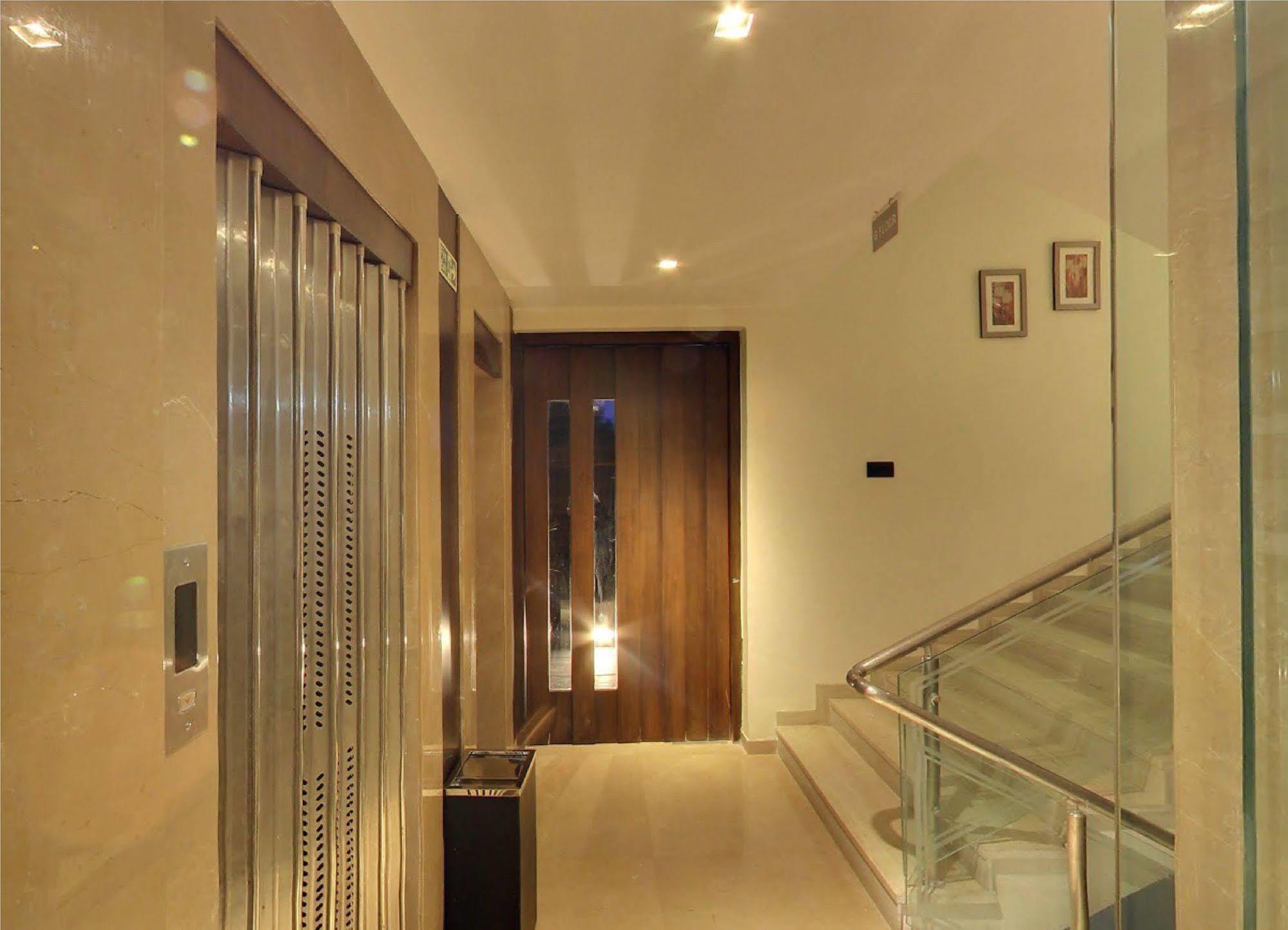 Oyo 1545 Hotel Shivani International Ahmedabad Luaran gambar