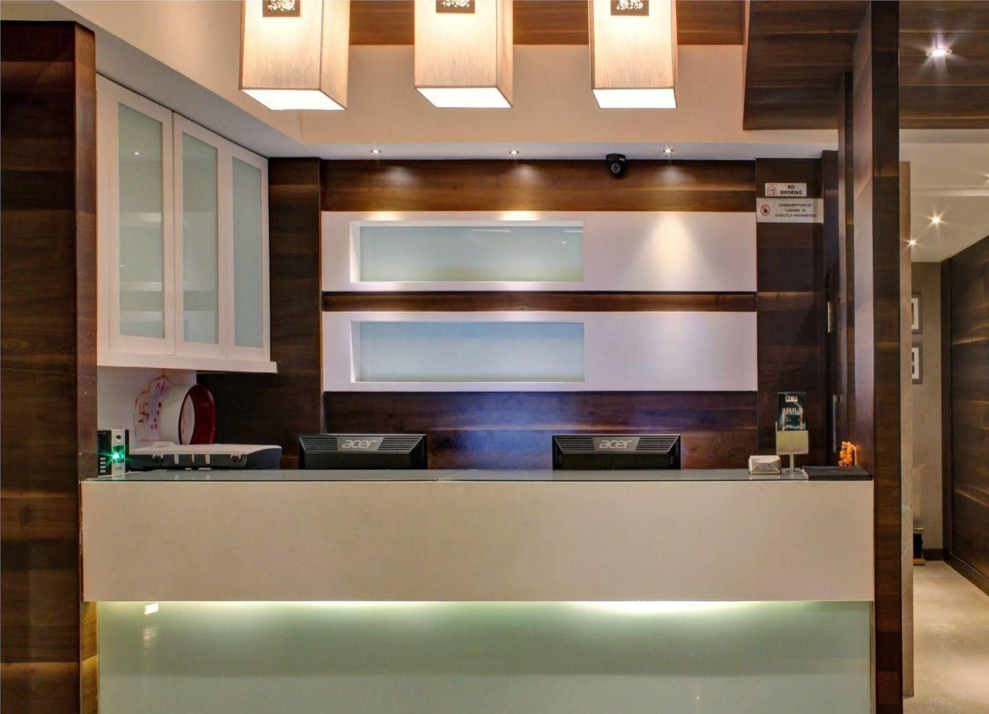 Oyo 1545 Hotel Shivani International Ahmedabad Luaran gambar