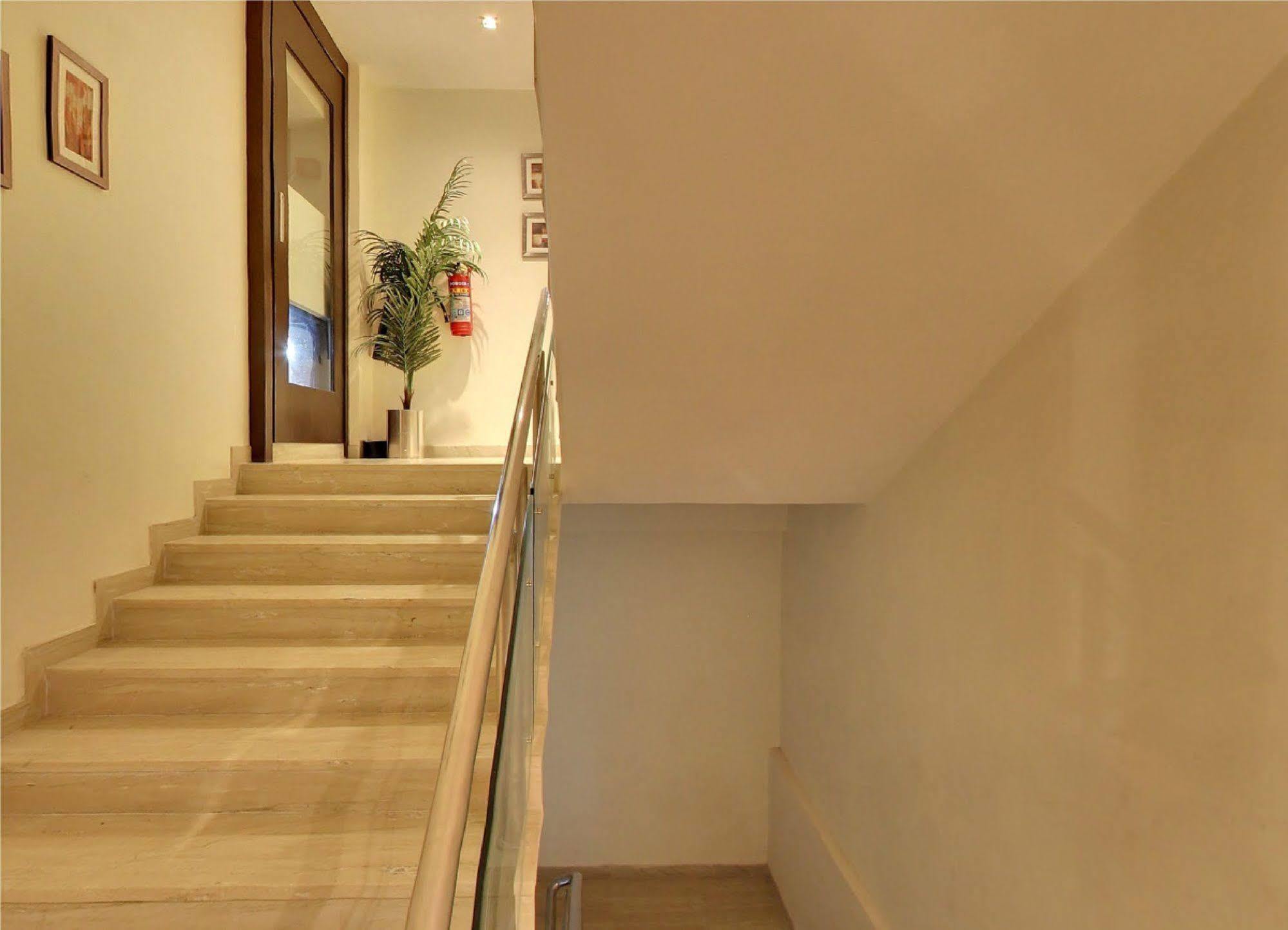 Oyo 1545 Hotel Shivani International Ahmedabad Luaran gambar